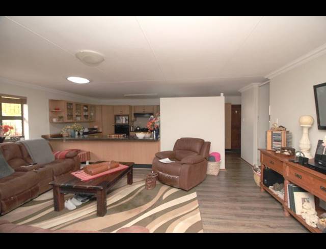 3 BEDROOM HOUSE FOR SALE IN FRAAIUITSIG